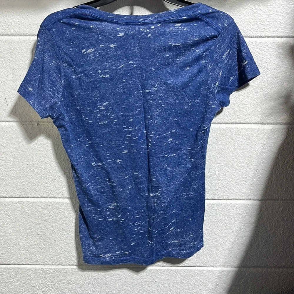 Chicago Cubs size medium vneck shirt - Picture 2 of 2